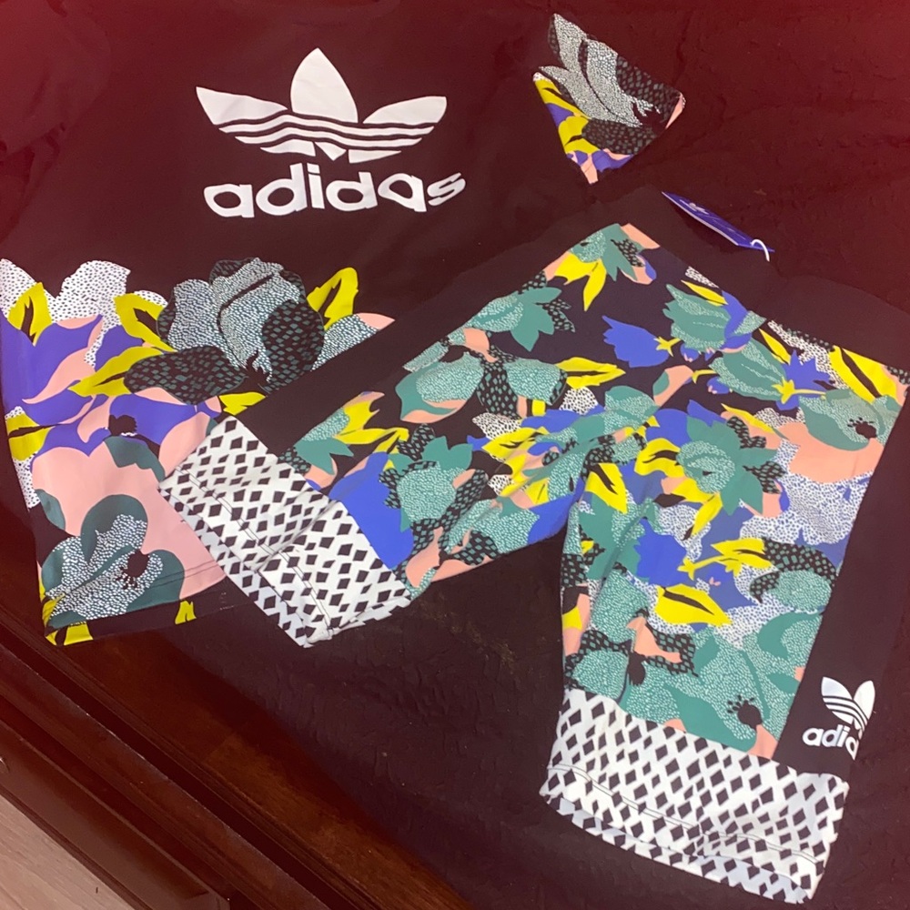 Adidas Black and Colorful Leaf Print Outfit - Picture 4 of 4